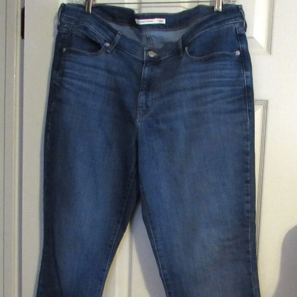 Women's Levis Classic Straight Denim Jeans  Size 18W